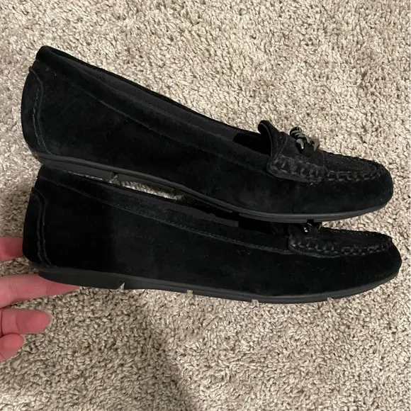 Vionic black suede Mesa loafers with gunmetal/muted silver chain accents