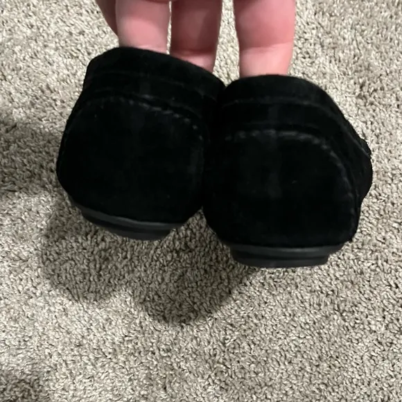 Vionic black suede Mesa loafers with gunmetal/muted silver chain accents