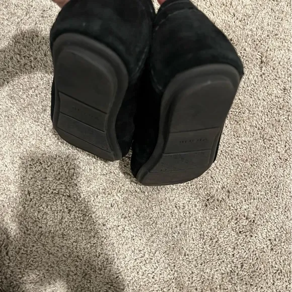 Vionic black suede Mesa loafers with gunmetal/muted silver chain accents