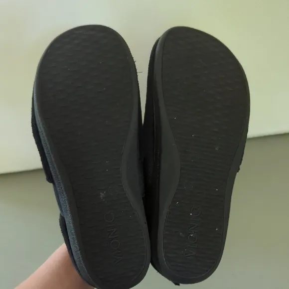 Vionic Indulge Kalia Slippers Black size 9