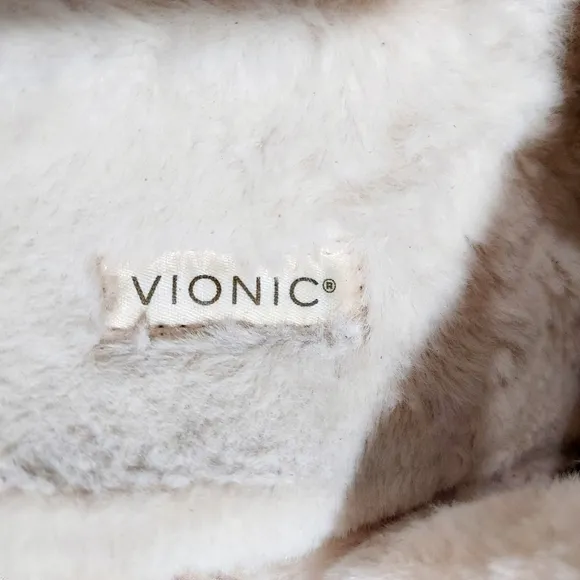 Vionic Josephine Faux Fur black quilted slippers 6