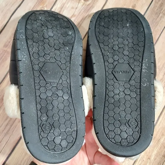 Vionic Josephine Faux Fur black quilted slippers 6