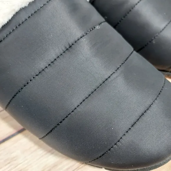 Vionic Josephine Faux Fur black quilted slippers 6