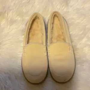 Vionic Lynez Cozy Comfortable Indoor Outdoor Faux Shearling Slippers Size 8.