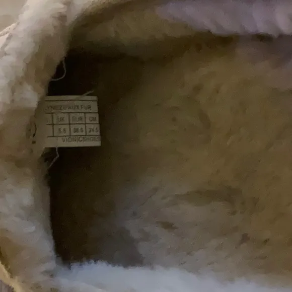 Vionic Lynez Cozy Comfortable Indoor Outdoor Faux Shearling Slippers Size 8.