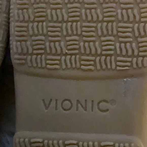 Vionic Lynez Cozy Comfortable Indoor Outdoor Faux Shearling Slippers Size 8.