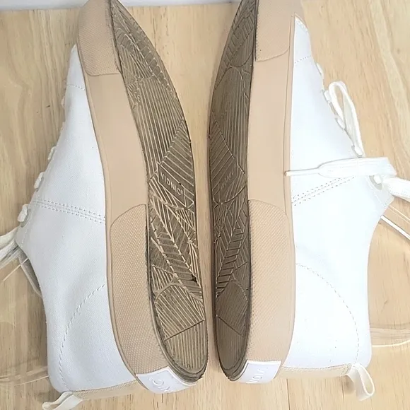 Vionic white and tan 🐫 7.5 sneakers 👟 tennis shoes arch support orthopedic