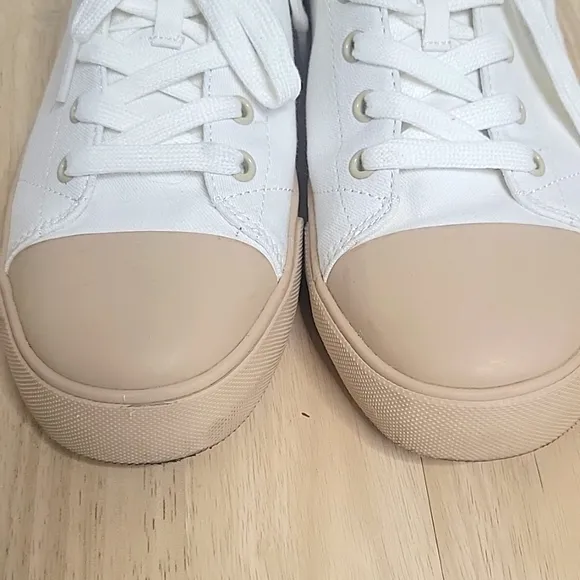 Vionic white and tan 🐫 7.5 sneakers 👟 tennis shoes arch support orthopedic