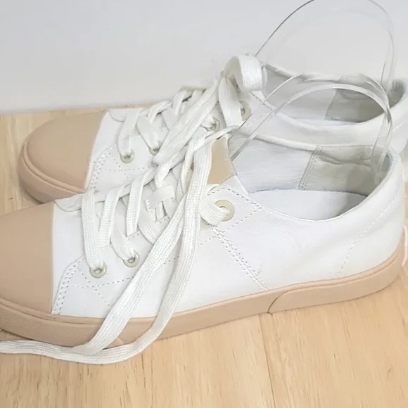 Vionic white and tan 🐫 7.5 sneakers 👟 tennis shoes arch support orthopedic