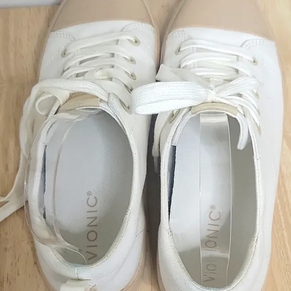 Vionic white and tan 🐫 7.5 sneakers 👟 tennis shoes arch support orthopedic