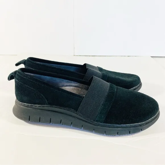 Vionic Women’s 8.5 Slip On Shoes Loafers  Comfort Flats Kristi Black Suede NWOT