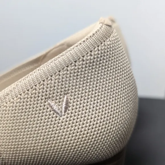 Vivaia Heels Tamia Almond Toe Block Pumps Comfy Shoes Sz 41 Office Church