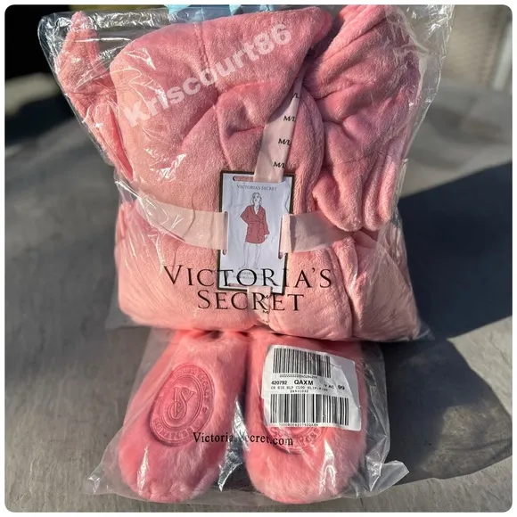 VS Passion Pink Robe &amp; Slippers NEW WITH TAGS
