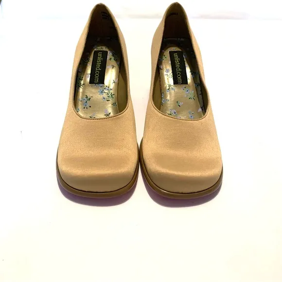 VTG 90s/Y2K NEW UNLISTED GOLD TAUPE SATIN SQUARE TOE CHUNKY HEEL PINK BOTTOM 7.5