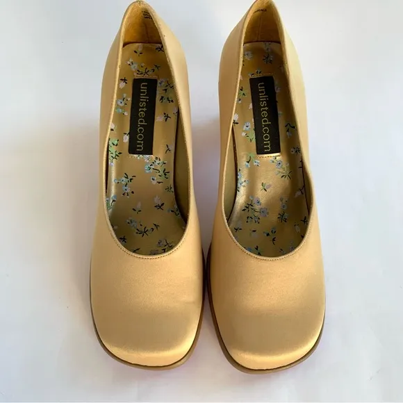 VTG 90s/Y2K NEW UNLISTED GOLD TAUPE SATIN SQUARE TOE CHUNKY HEEL PINK BOTTOM 7.5