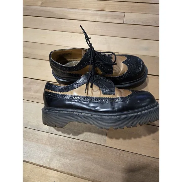 Vtg Doc Martens Platform Shoes Wing Tip Brogue Womens US 6 Y2K Chunky England