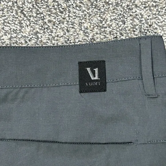 Vuori Meta Shorts Mens 30 Chino Charcoal Gray 9&quot; Inseam Athleisure Gym Workout