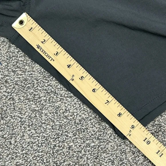 Vuori Meta Shorts Mens 30 Chino Charcoal Gray 9&quot; Inseam Athleisure Gym Workout