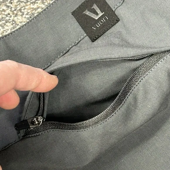 Vuori Meta Shorts Mens 30 Chino Charcoal Gray 9&quot; Inseam Athleisure Gym Workout