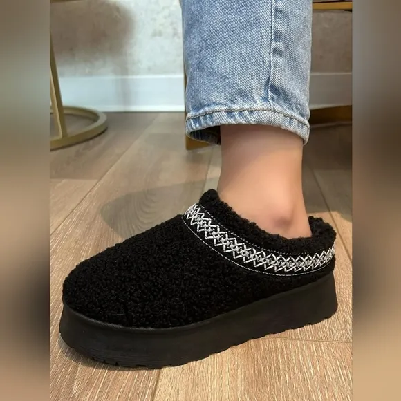 Wild Diva Platform Sherpa Slippers Tazz Embroidered Slip-on Boots Boho Shoes
