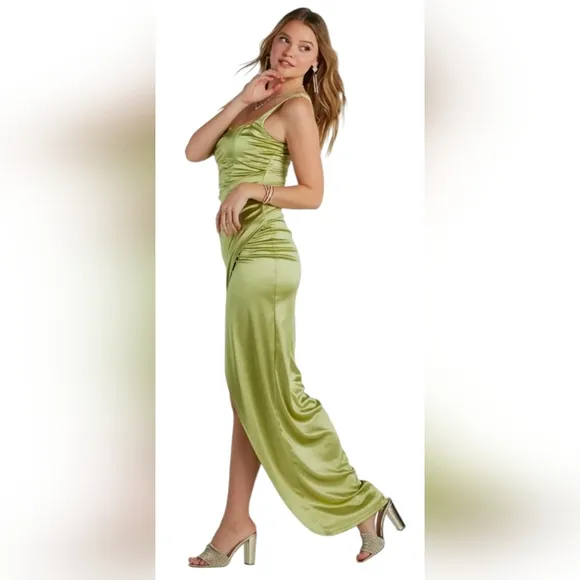Windsor Rebecca Satin Slim-Fit Formal Dress