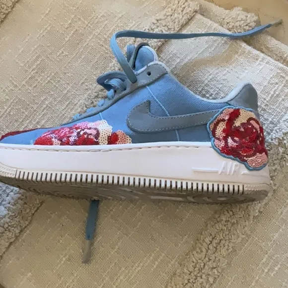 WMNS AIR FORCE 1 UPSTEPELEVATED EXCELLENCE EUC December Sky