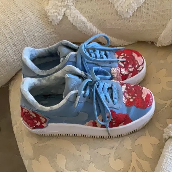 WMNS AIR FORCE 1 UPSTEPELEVATED EXCELLENCE EUC December Sky