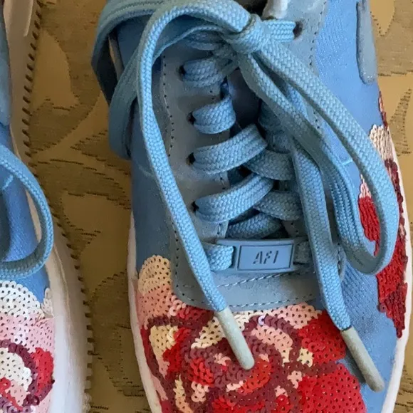 WMNS AIR FORCE 1 UPSTEPELEVATED EXCELLENCE EUC December Sky