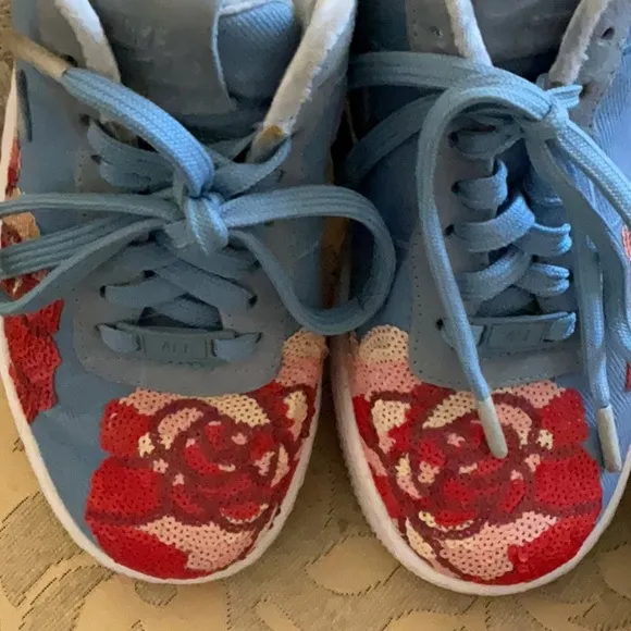 WMNS AIR FORCE 1 UPSTEPELEVATED EXCELLENCE EUC December Sky