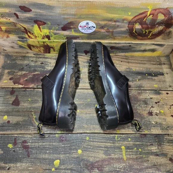 Women Dr Martens‎ Polley Women Slip resistant patent leather shoes sz 7 New