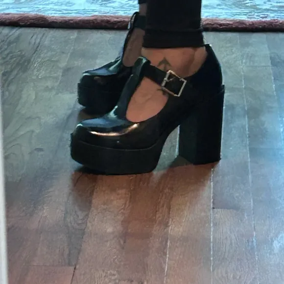 Women's Black Chunky Heel Shoes by MADDEN GIRL