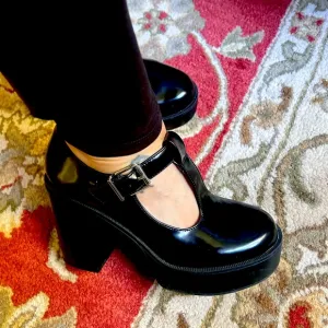 Women's Black Chunky Heel Shoes by MADDEN GIRL