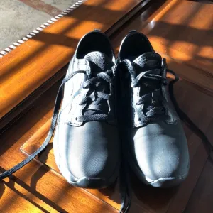 Womens black size 7 Dr Scholl's careers slip resistant/oil resistant shoes