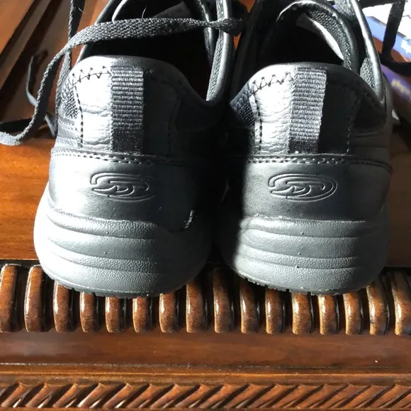 Womens black size 7 Dr Scholl's careers slip resistant/oil resistant shoes