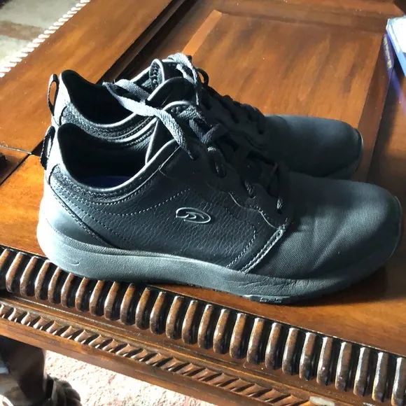 Womens black size 7 Dr Scholl's careers slip resistant/oil resistant shoes