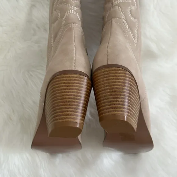 Women’s Cowboy Boots in Nude - Size 10 NWOT
