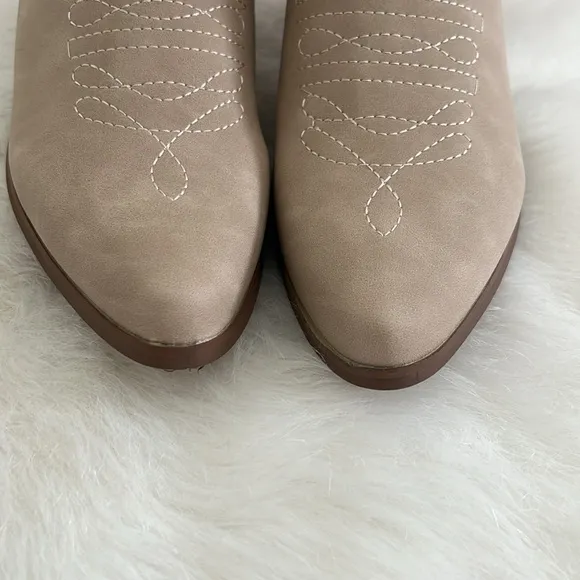 Women’s Cowboy Boots in Nude - Size 10 NWOT