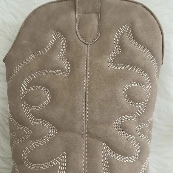 Women’s Cowboy Boots in Nude - Size 10 NWOT