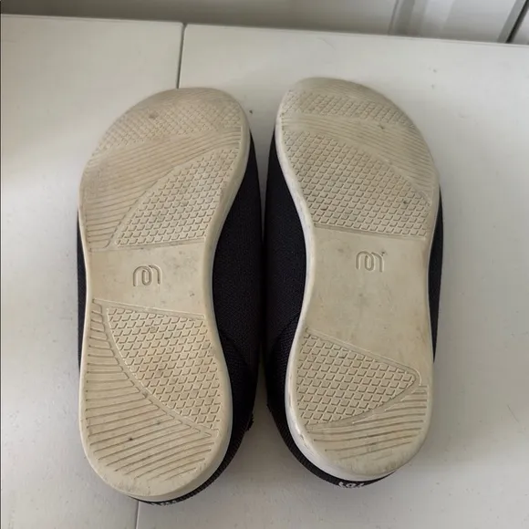 WOMEN’S MAHABIS OUTDOOR DARK GRAY SLIPPERS (sz EU 39 or US 8)
