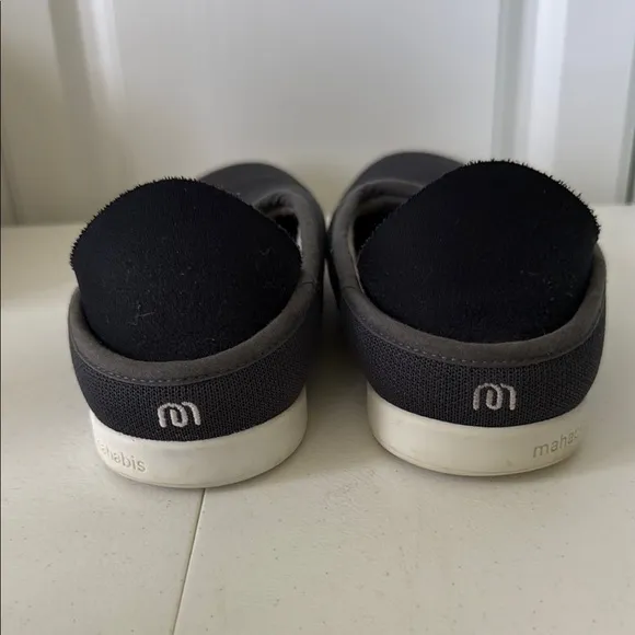 WOMEN’S MAHABIS OUTDOOR DARK GRAY SLIPPERS (sz EU 39 or US 8)