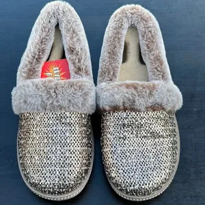 Womens Silver Pewter Skechers Memory Foam Slippers Size 8.5 WIDE New Faux Fur
