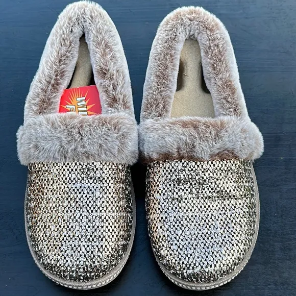 Womens Silver Pewter Skechers Memory Foam Slippers Size 8.5 WIDE New Faux Fur