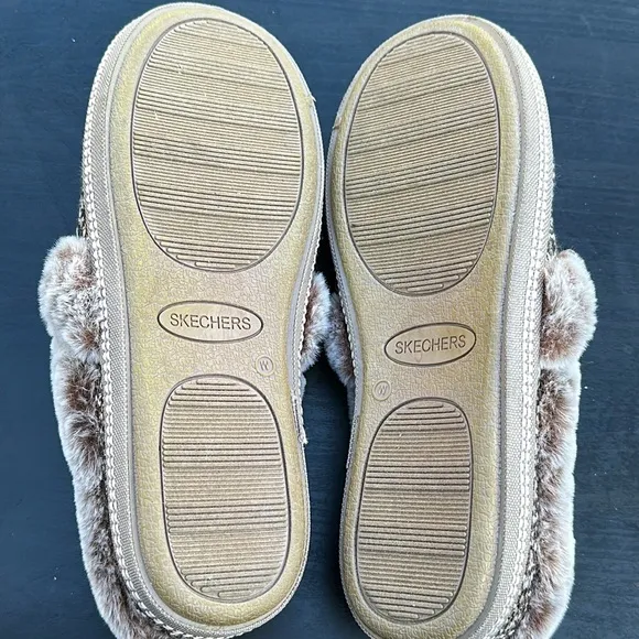 Womens Silver Pewter Skechers Memory Foam Slippers Size 8.5 WIDE New Faux Fur