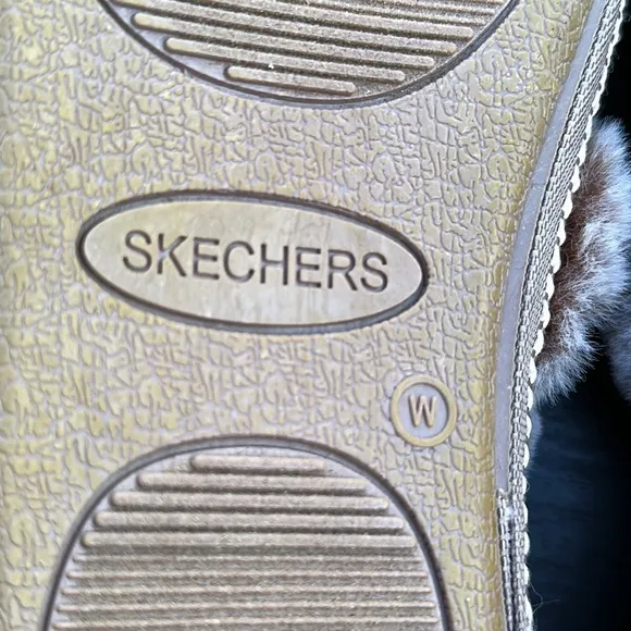Womens Silver Pewter Skechers Memory Foam Slippers Size 8.5 WIDE New Faux Fur