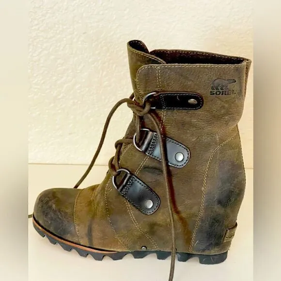 Women's Sorel Joan of Arctic Wedge Mid Waterproof Leather Boots. Size 6.5