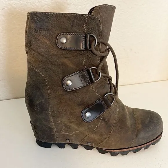 Women's Sorel Joan of Arctic Wedge Mid Waterproof Leather Boots. Size 6.5