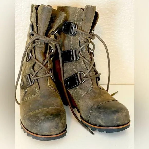 Women's Sorel Joan of Arctic Wedge Mid Waterproof Leather Boots. Size 6.5