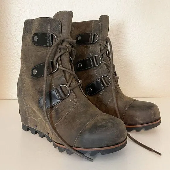 Women's Sorel Joan of Arctic Wedge Mid Waterproof Leather Boots. Size 6.5