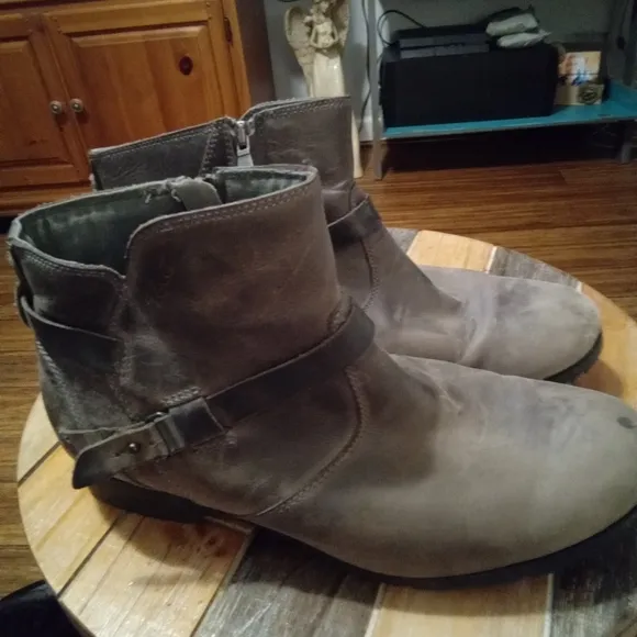 Women's Teva De La Vina Waterproof Leather Ankle Boots Size 11 Gray Nubuck