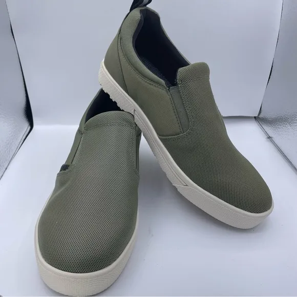 XTRATUF mens Topwater slip on shoes Size 9.5M